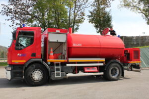 CAMION RESERVE D'EAU